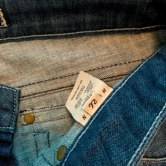 Hudson Los Angeles Bermuda Shorts. - Picture 5 of 8